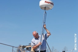 installing mast whaler boats