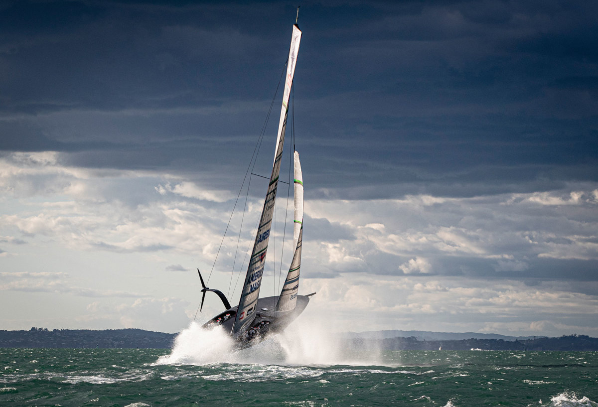 How America's Cup boats fly 