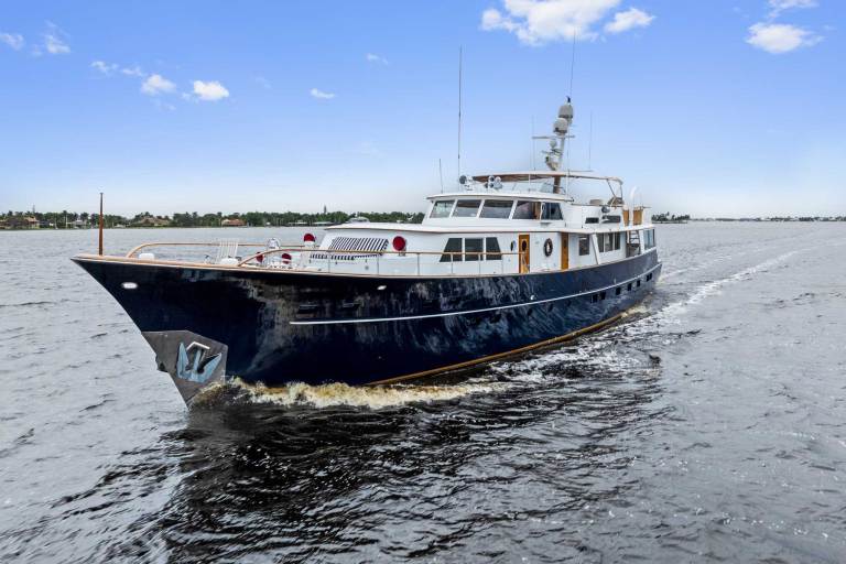 Rhode-Island-Burger-watch-hill A big blue 108 foot boat