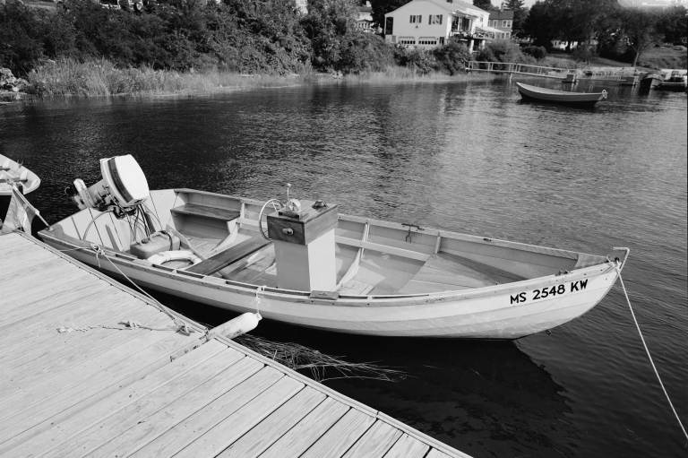 master-pnp-habshaer-ma-ma1700-ma1700-photos-196243pu Black and white photograph of a little motorboat