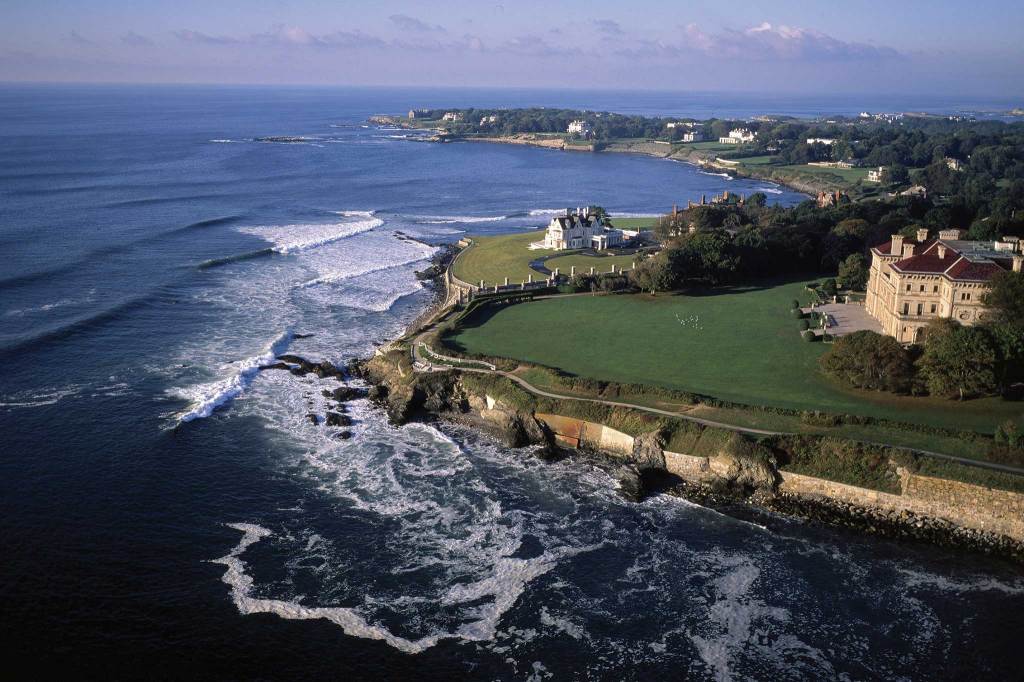 Coast line with breaking waves